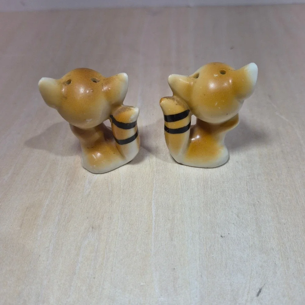 Vintage Ceramic Raccoon Salt and Pepper Shakers‎ Anthropomorphic Animal Set 2